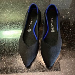 Rothy’s The Point Black 11.5 machine washable & a classic shoe